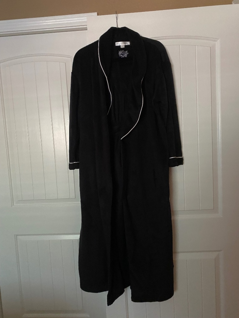 EILEEN WEST LADIES BATHROBE SZ S/M SOFT FLEECE POLYESTER BLACK W/ WHITE PIPING
